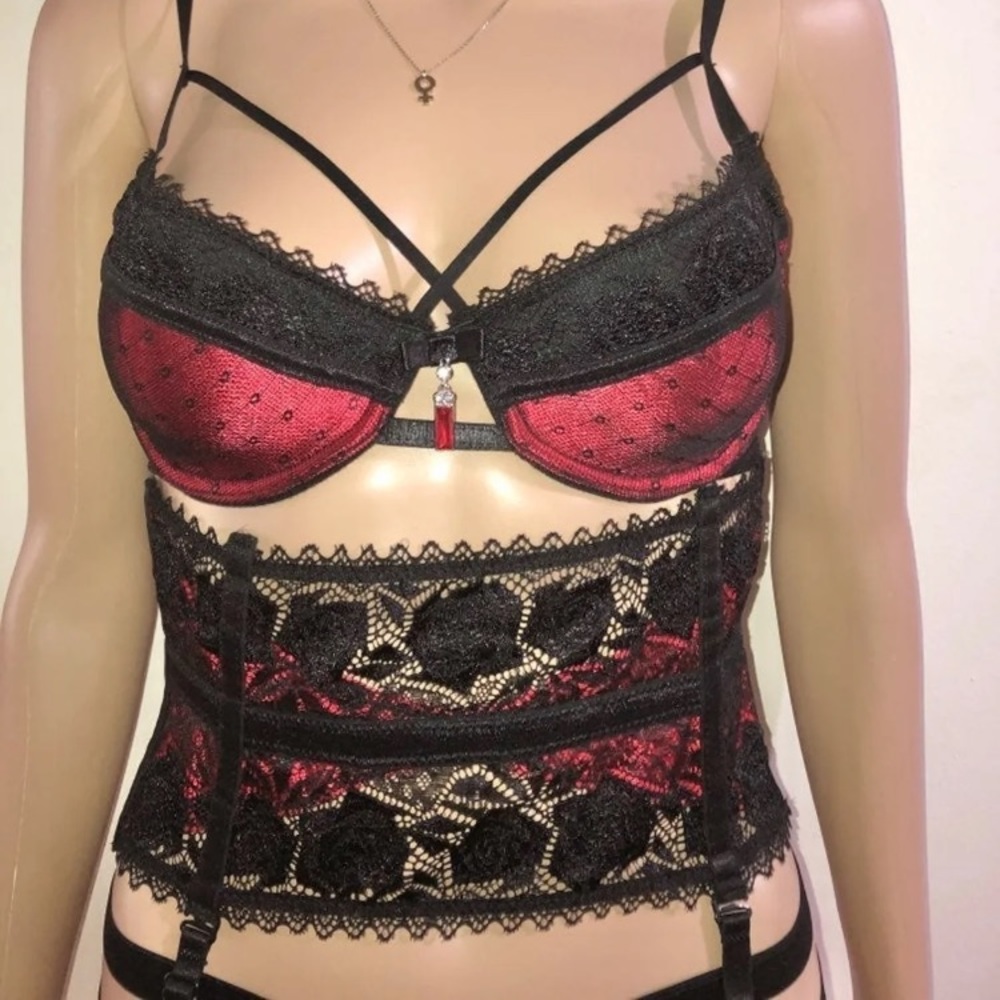 Ruby Lingerie Set - Full Original Set - Picture 3 of 4